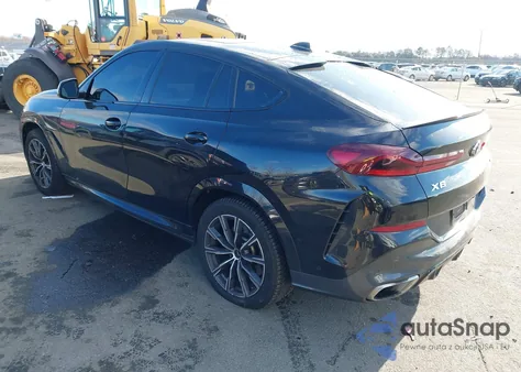 2021 BMW X6 xDrive40I z USA, uszkodzony, nr VIN 5UXCY6C03M9E62687